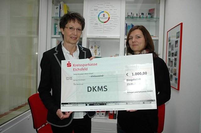 Spenden&uuml;bergabe (Foto: Michael Fuhlrott)