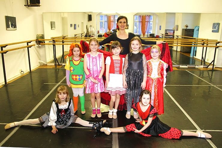 Kost&uuml;mball im Ballettsaal (Foto: G&uuml;nter Herting)