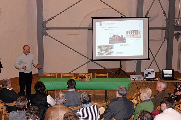 &Uuml;ber Verkehrsinfrastruktur diskutiert (Foto: Karl-Heinz Herrmann)