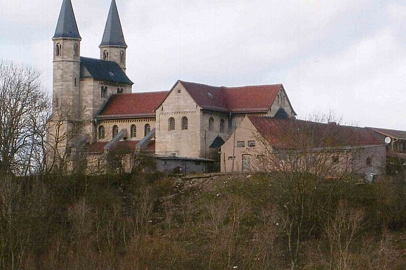 Die romanische Pfeilerbasilika zu Münchenlohra (Foto: Archiv Rasemann) Die romanische Pfeilerbasilika zu Münchenlohra (Foto: Archiv Rasemann)