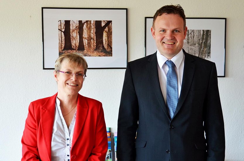 FH-Pr&auml;sident Prof. Dr. J&ouml;rg Wagner und Prof. Dr. rer. nat. Uta Breuer (Foto: Tina Schneppe)