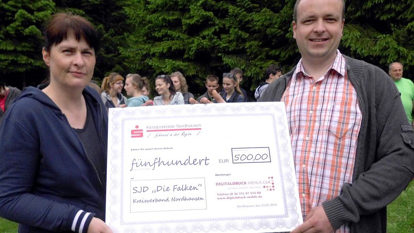 Scheck &uuml;berreicht (Foto: privat)