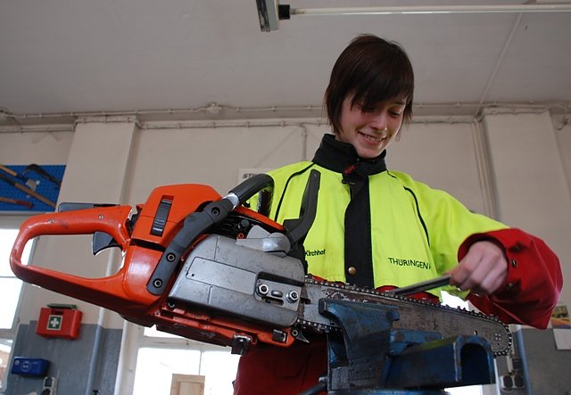 Ausbildung f&uuml;r Frauen (Foto: Th&uuml;ringenForst)
