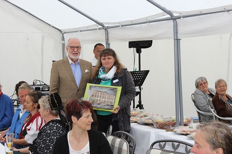 Feierliche Erweiterung (Foto: Karl-Heinz Herrmann)