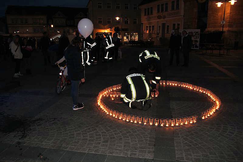 Friedensgebet und Kerzenmarsch (Foto: Karl-Heinz Herrmann)