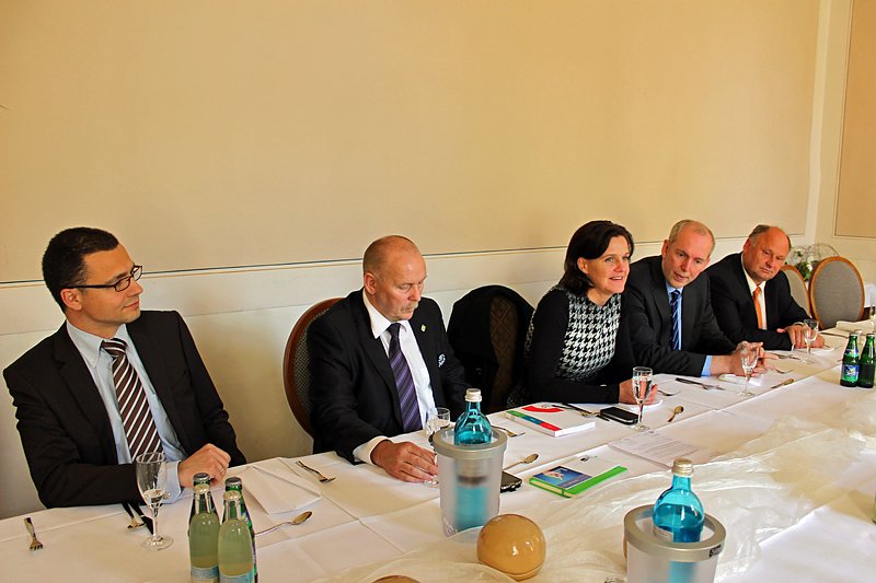 Politik am Mittag im Kyffh&auml;userkreis (Foto: Karl-Heinz Herrmann)
