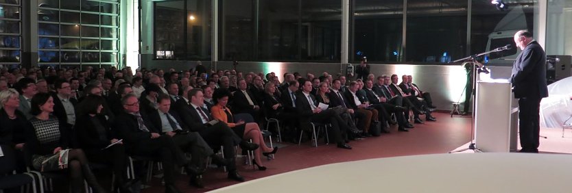 Blick auf die Festgesellschaft (Foto: nnz)