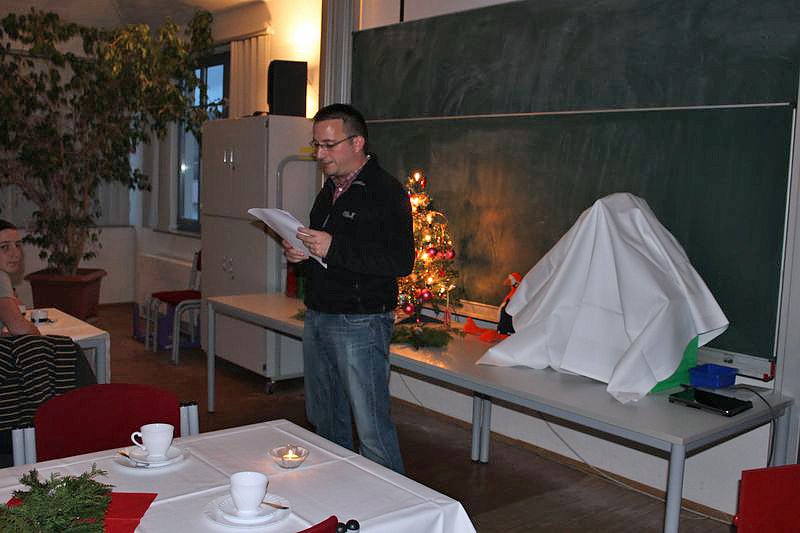 Weihnachtsmann kam mit Rentier (Foto: Karl-Heinz Herrmann) Weihnachtsmann kam mit Rentier (Foto: Karl-Heinz Herrmann)