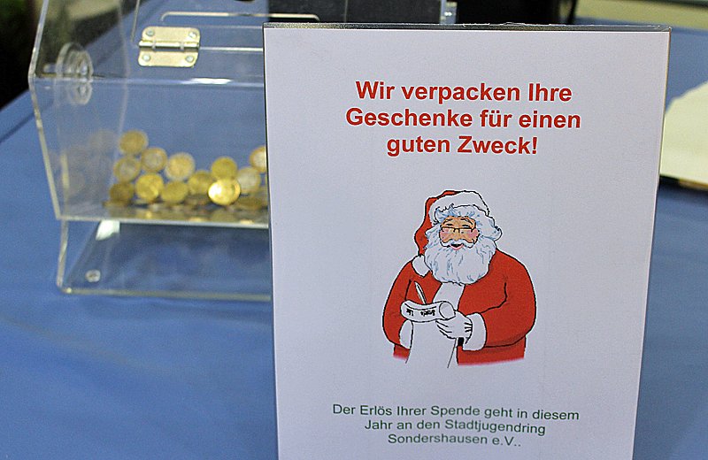 Wieder Einpackservice in SDH (Foto: Karl-Heinz Herrmann)