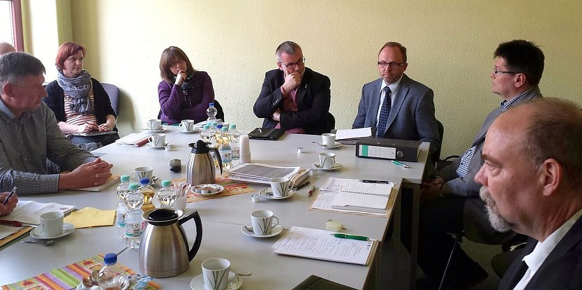 Gemeinsame Beratung (Foto: J. Piper) Gemeinsame Beratung (Foto: J. Piper)