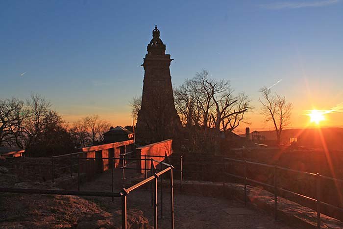 Erste Astro-Nacht am Kyffhäuser-Denkmal (Foto: Stadtmarketing Bad Frankenhausen) Erste Astro-Nacht am Kyffhäuser-Denkmal (Foto: Stadtmarketing Bad Frankenhausen)