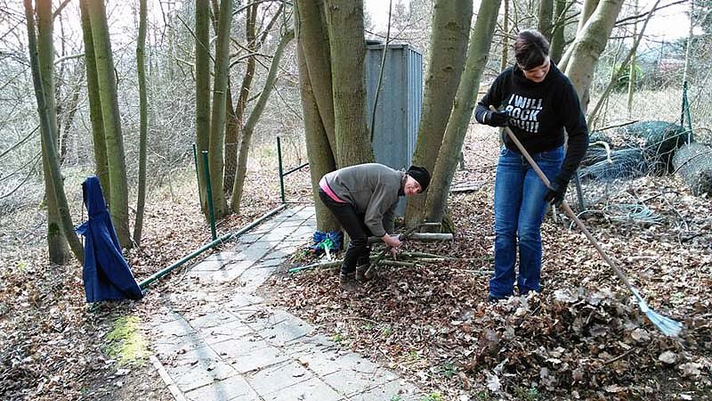 Hundefreunde r&auml;umten auf (Foto: Privat)