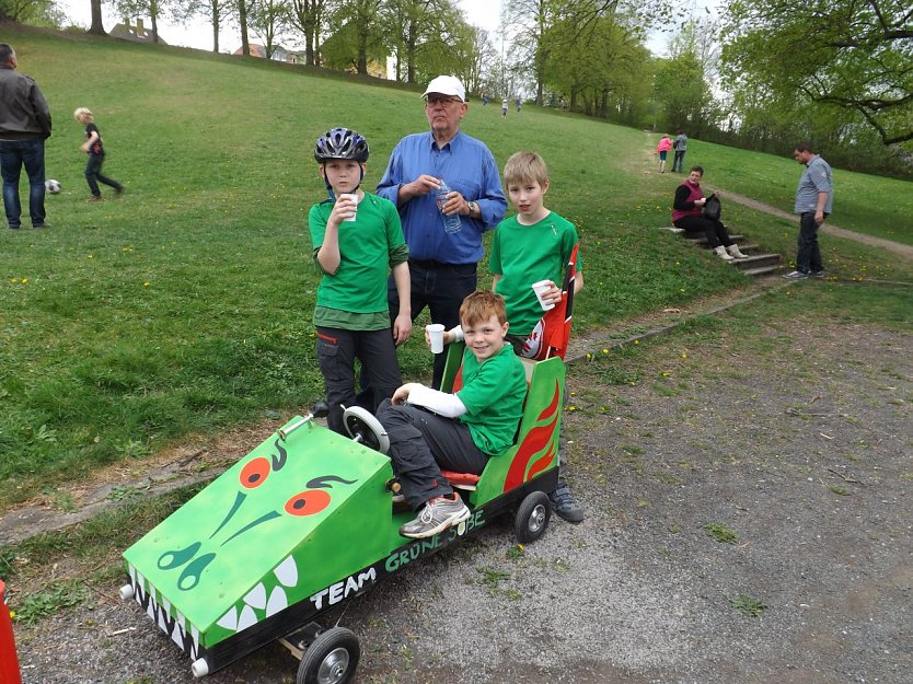 Das Team "Gr&uuml;ne So&szlig;e" mit Emil, Julien, Neil und Opa Peter. (Foto: Foto: Mix)
