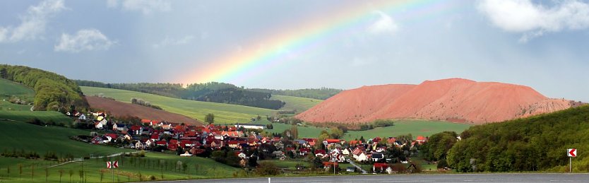Regenbogen über der Kalihalde (Foto: Gisela Reinhardt) Regenbogen über der Kalihalde (Foto: Gisela Reinhardt)