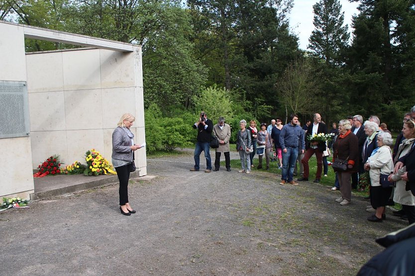Die zweite Beigeordnete der Stadt, Hannelore Haase, hielt die Gedenkrede (Foto: Angelo Glashagel) Die zweite Beigeordnete der Stadt, Hannelore Haase, hielt die Gedenkrede (Foto: Angelo Glashagel)