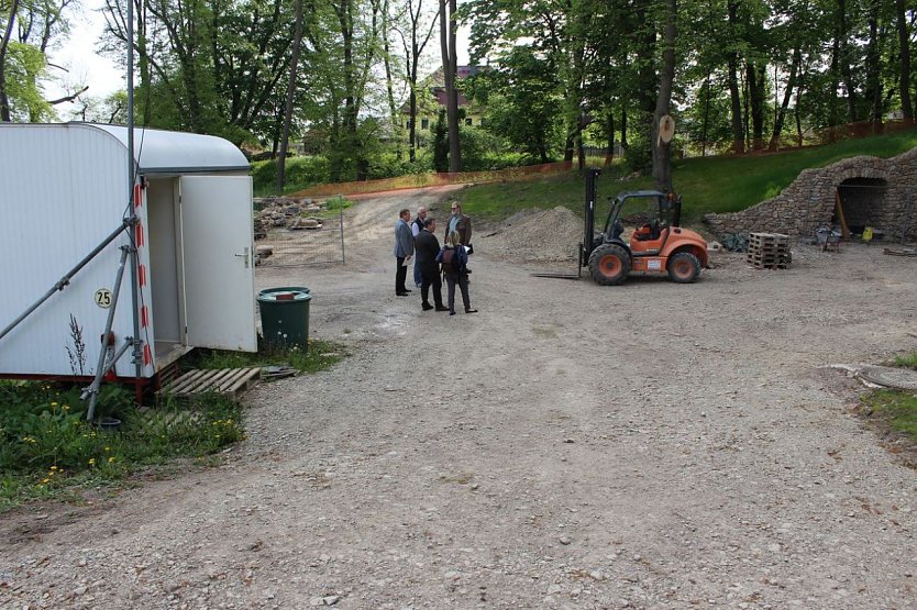 In kleinen Schritten zu einem sch&ouml;nen Park (Foto: Karl-Heinz Herrmann)
