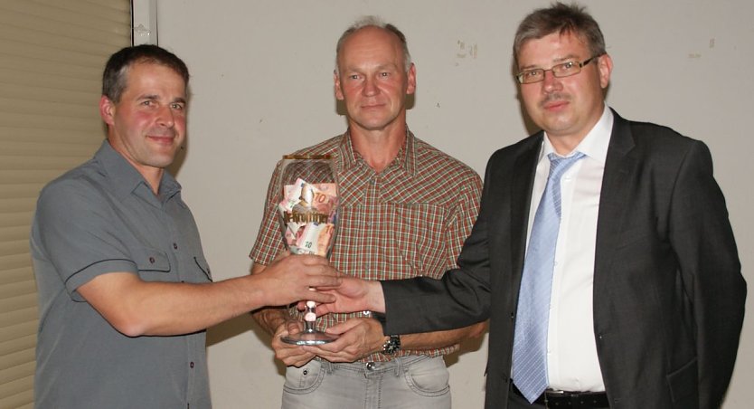 Spende &uuml;bergeben (Foto: privat)