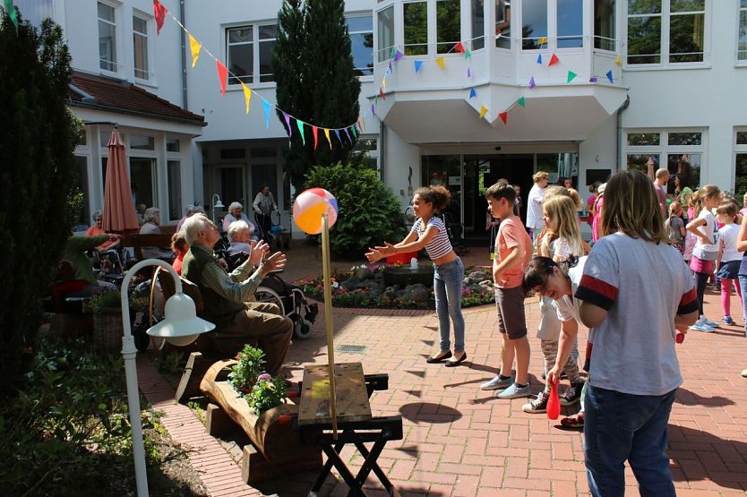Sch&uuml;ler helfen in AWO-Einrichtungen (Foto: Karl-Heinz Herrmann)