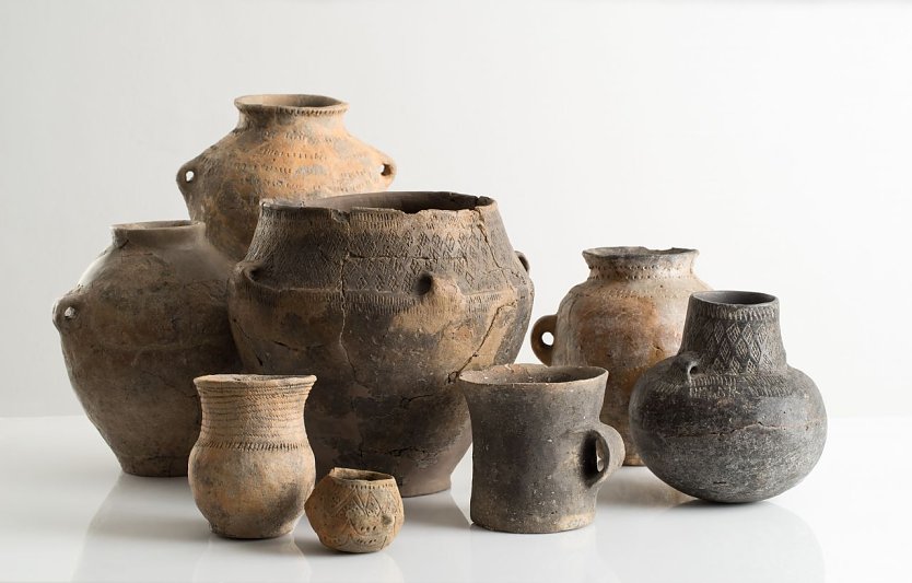 Jungsteinzeitliche Keramikfunde aus der Unstrut-Hainich-Region.  (Foto: Foto: Tino Sieland, &copy; M&uuml;hlh&auml;user Museen )