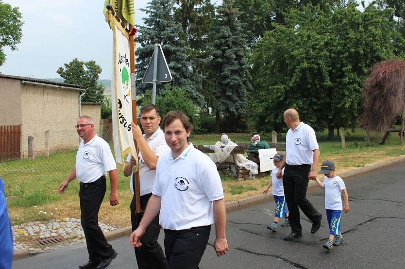 Festumzug in Udersleben (Foto: Karl-Heinz Herrmann)
