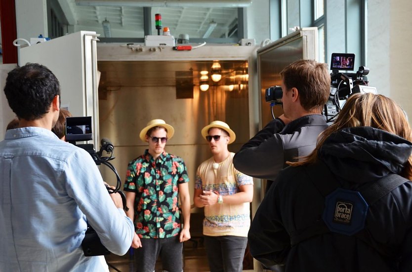 In den insgesamt drei Challenges an der Hochschule sollten die YouTube Stars Benni und Dennis erkunden was die Nordh&auml;user Hochschule zu bieten hat (Foto: Tina Bergknapp)
