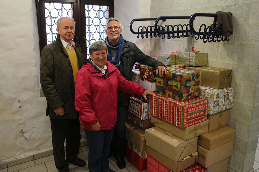 55 Pakete kamen im Dom f&uuml;r den j&auml;hrlichen Spendentransport der Kolping Familie zusammen (Foto: Angelo Glashagel)