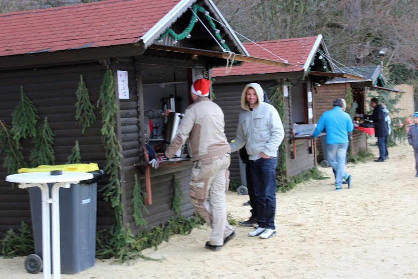 Weihnachtstauchen am Bebraer Teich (Foto: Karl-Heinz Herrmann) Weihnachtstauchen am Bebraer Teich (Foto: Karl-Heinz Herrmann)