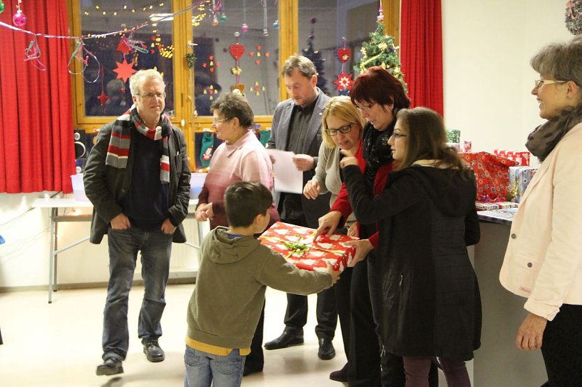 Insgesamt 46 Geschenke spendete die Landtagsfraktion der SPD (Foto: Angelo Glashagel)