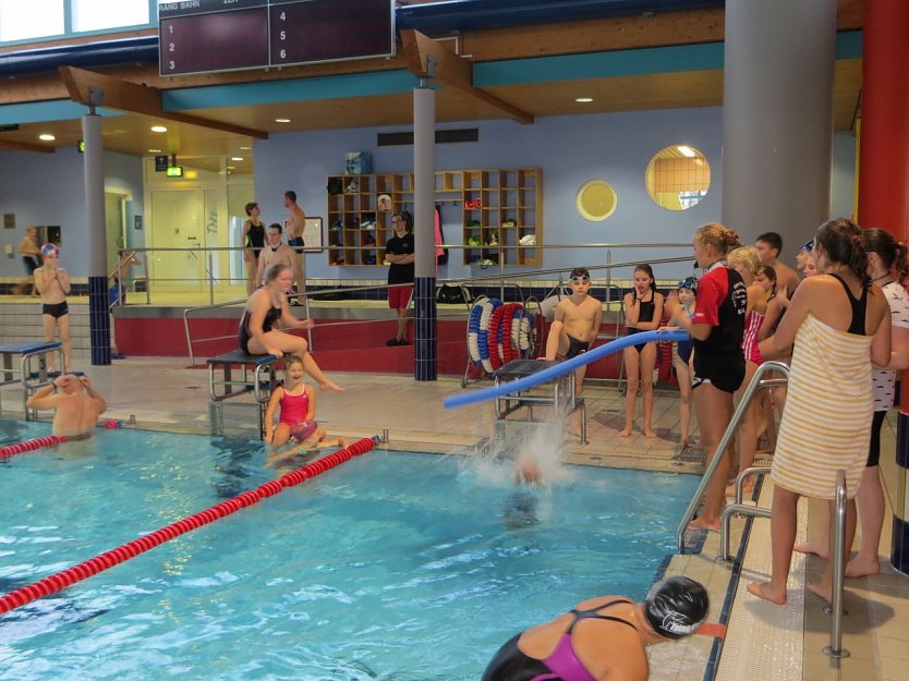 Weihnachtsschwimmen (Foto: Flying Dolphins)