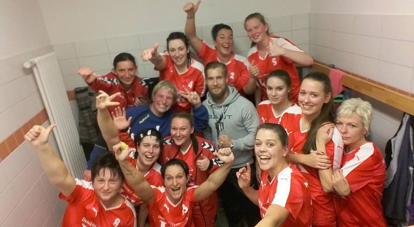 Freude bei den Handball-Damen: Ausw&auml;rtssieg (Foto: Facebook)