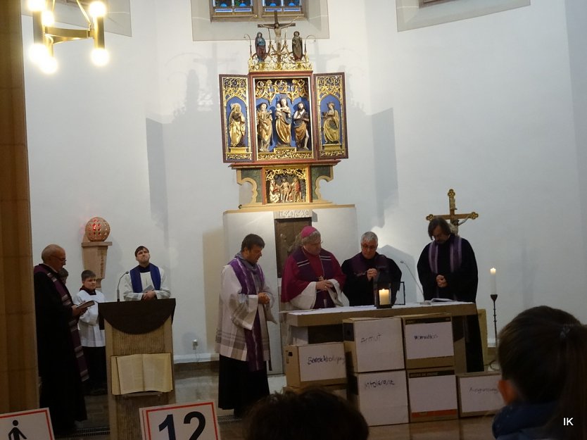 Abschluss des Friedenslicht-Gottesdienstes (Foto: Ilka K&uuml;hn)