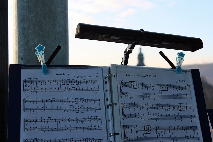 Alle Jahre wieder:  Weihnachtliches Turmblasen (Foto: Karl-Heinz Herrmann)