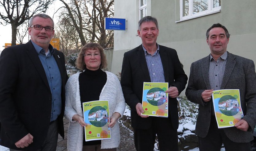 Neues Cover vom Programm pr&auml;sentiert (Foto: nnz)