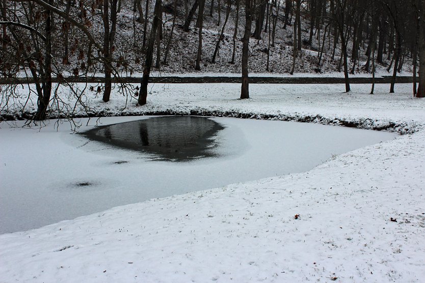 Gefährlicher Leichtsinn auf Parkteich (Foto: Karl-Heinz Herrmann) Gefährlicher Leichtsinn auf Parkteich (Foto: Karl-Heinz Herrmann)