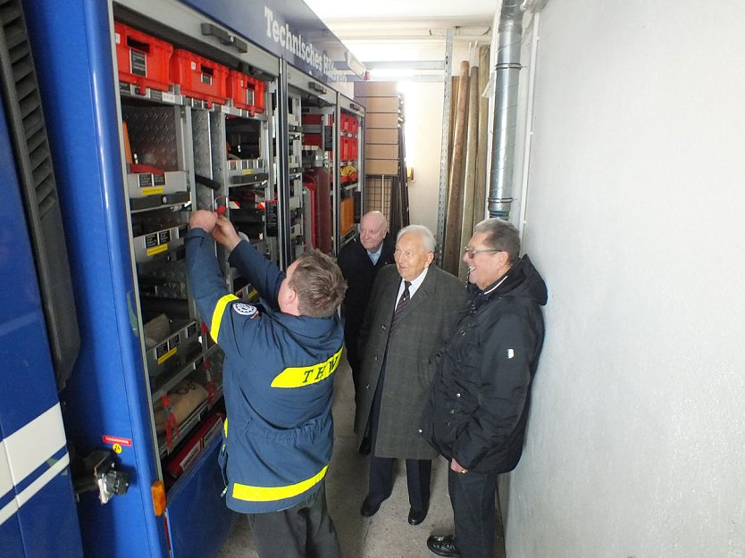 Ganz schön was los beim Technischen Hilfswerk... (Foto: Steffen Zeuner) Ganz schön was los beim Technischen Hilfswerk... (Foto: Steffen Zeuner)