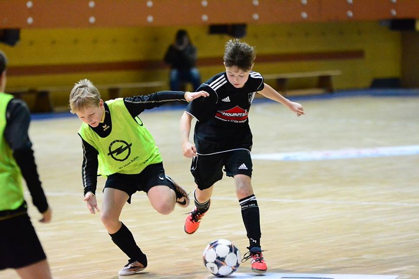 Platz zwei beim Opelcup - Wackers U13 auf dem Treppchen (Foto: S. Fiedler) Platz zwei beim Opelcup - Wackers U13 auf dem Treppchen (Foto: S. Fiedler)
