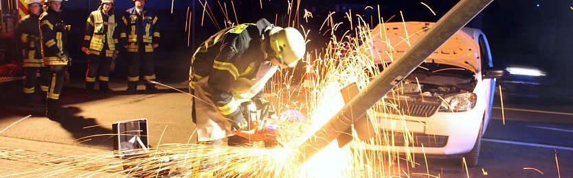 Stra&szlig;enlaterne angefahren (Foto: Feuerwehr Heiligenstadt)