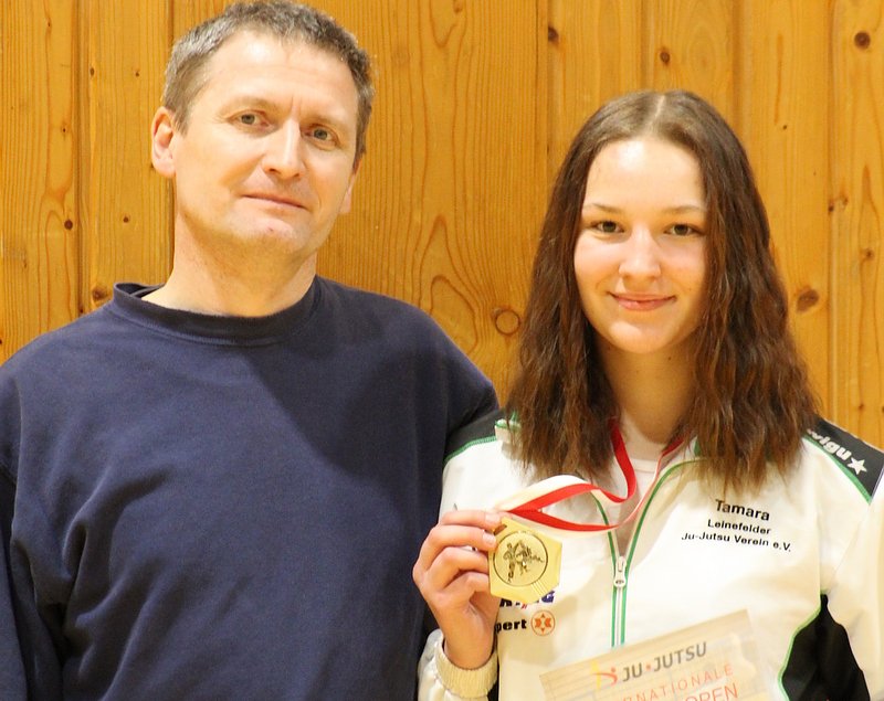 Tamara mit Trainer (Foto: JuJutsu-Verein)