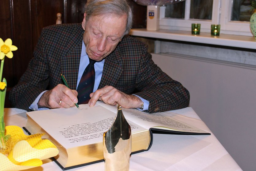 Erste Seiten des Goldenen Buches (Foto: Karl-Heinz Herrmann) Erste Seiten des Goldenen Buches (Foto: Karl-Heinz Herrmann)