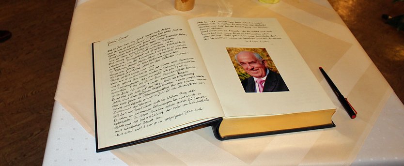 Erste Seiten des Goldenen Buches (Foto: Karl-Heinz Herrmann) Erste Seiten des Goldenen Buches (Foto: Karl-Heinz Herrmann)