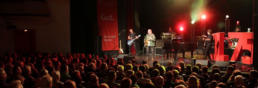 Zu ihrem 175. Geburtstag lud die Kreissparkasse am Freitag Abend zum Benefizkonzert mit Heinz Rudolf Kunze (Foto: Angelo Glashagel)