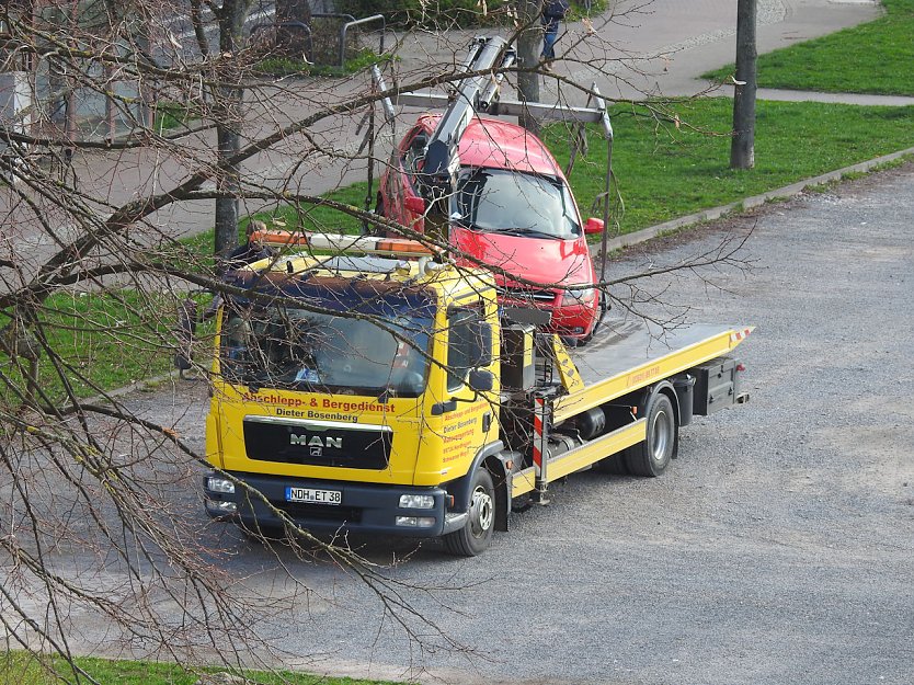Fr&uuml;hjahrsputz auf dem August-Bebel-Platz in Nordhausen (Foto: Peter Blei)