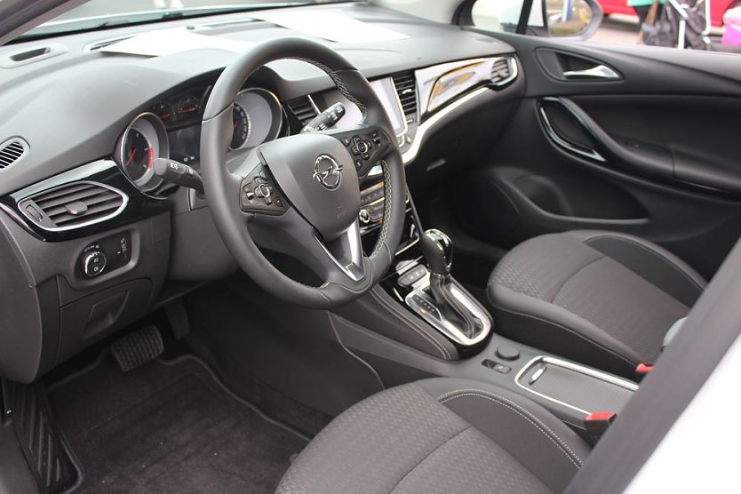 Premiere: Opel Astra Sports Tourer in Sondershausen (Foto: Karl-Heinz Herrmann)