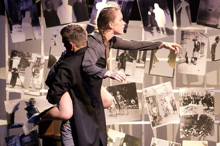 Joy Kammin und Olaf Reinecke in "Die T&auml;nzerin von Ausschwitz" im Theater unterm Dach in Nordhausen (Foto: Theater Nordhausen)