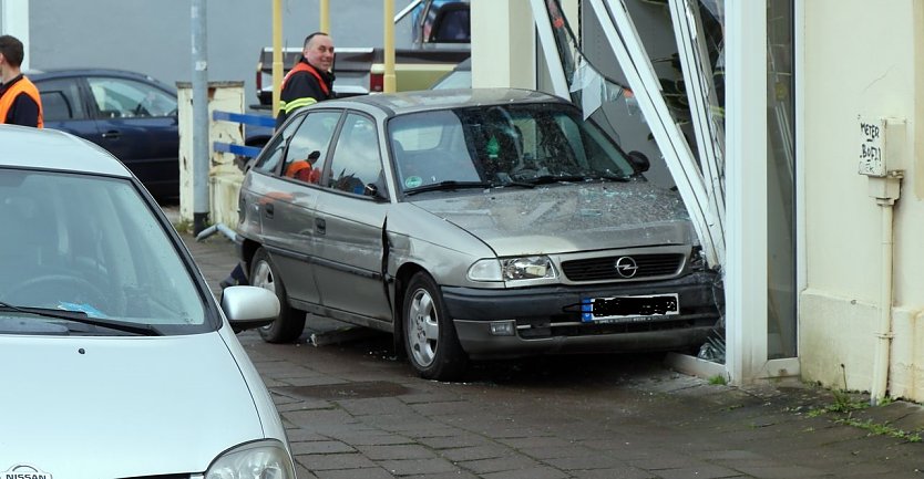Ins Fenster gekracht (Foto: nnz)