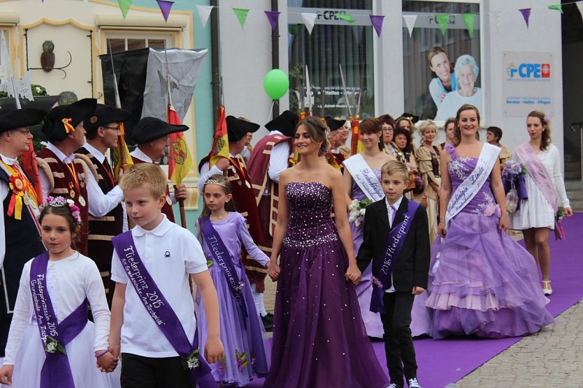 Fliederprinzessin in Amt eingef&uuml;hrt (Foto: Karl-Heinz Herrmann)