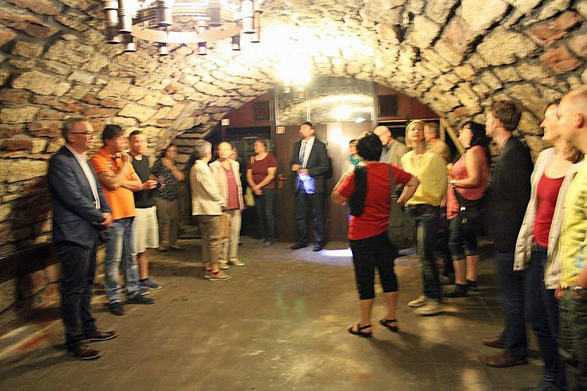 Interessante F&uuml;hrung durch das Rathaus Sondershausen (Foto: Karl-Heinz Herrmann)
