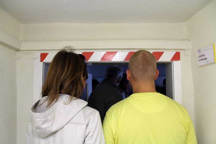 Interessante F&uuml;hrung durch das Rathaus Sondershausen (Foto: Karl-Heinz Herrmann)