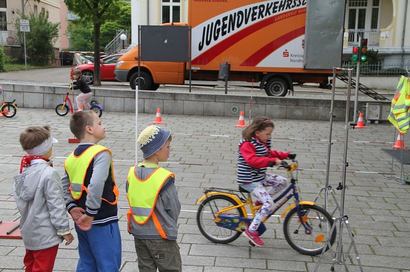 "Sicherheit braucht K&ouml;pfchen" auf dem Theaterplatz Nordhausen (Foto: Angelo Glashagel)
