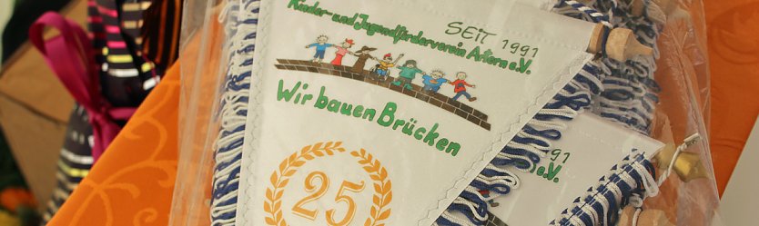"Wir bauen Brücken" (Foto: Karl-Heinz Herrmann) "Wir bauen Brücken" (Foto: Karl-Heinz Herrmann)